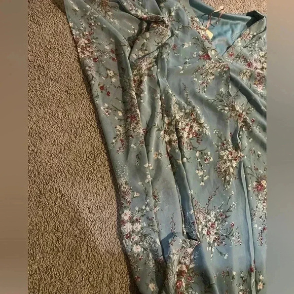 Entro Women’s Blue Floral Blouse Size L With Tag - Picture 4 of 7
